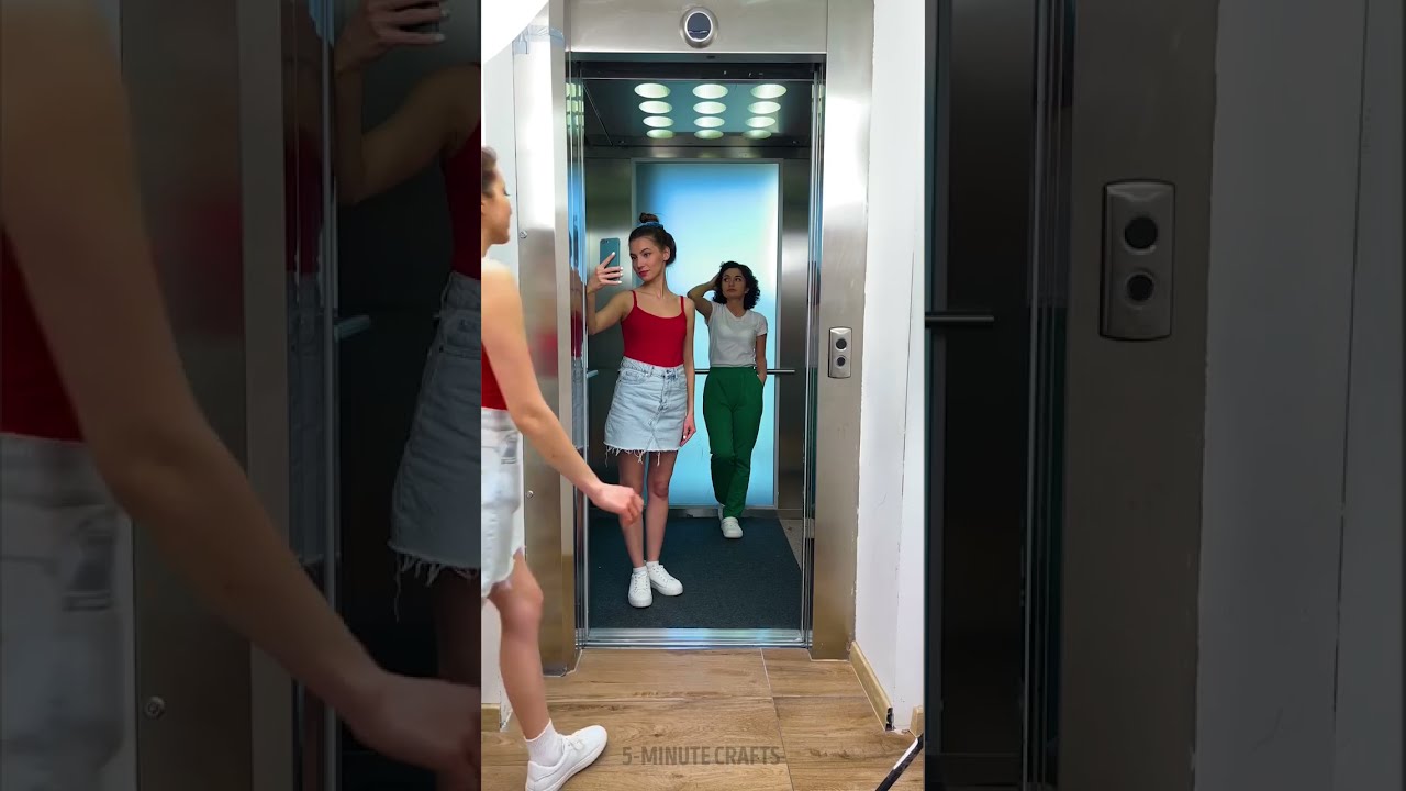 WHEN YOU MEET SOMEONE WEARING THE SAME CLOTHES 🙀👭 #SHORTS