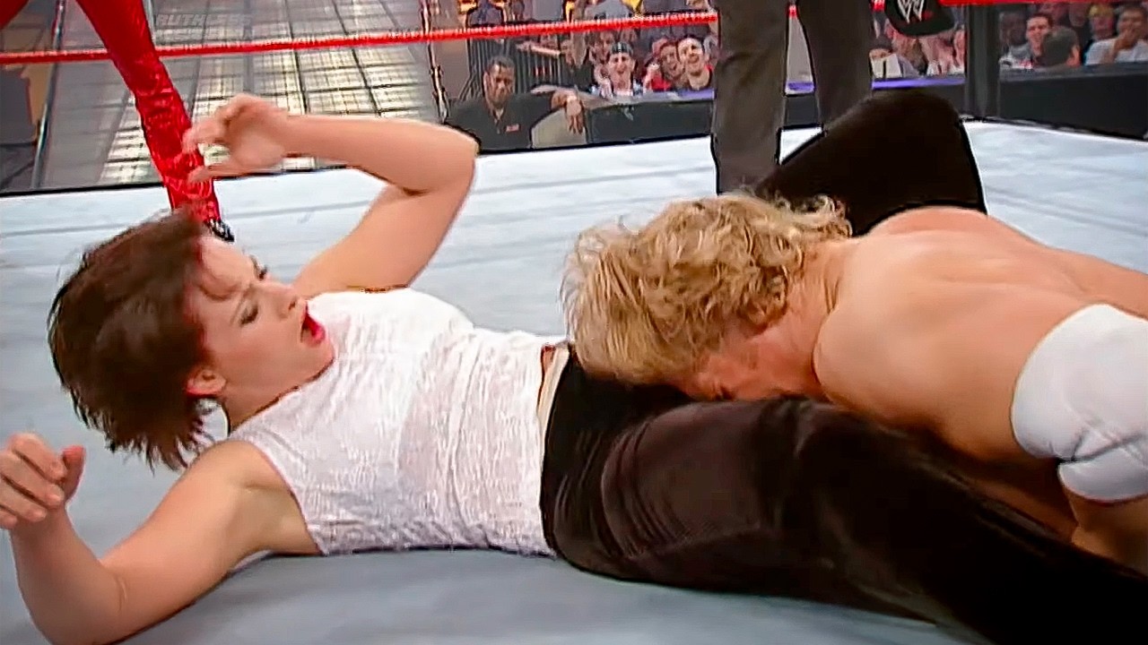 20 MINUTOS DE MUJERES SIENDO HUMILLADAS EN WWE