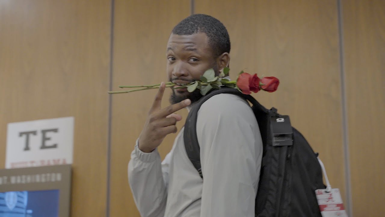 Will you accept this rose? Alabama arrives in California for the Rose Bowl