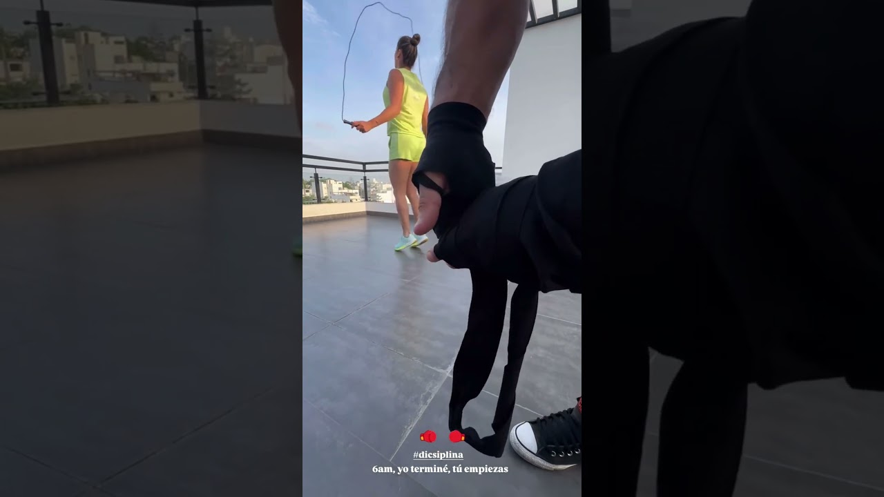 Karla Tarazona y Christian Dom&iacute;nguez en calentamiento antes de ir a trabajar