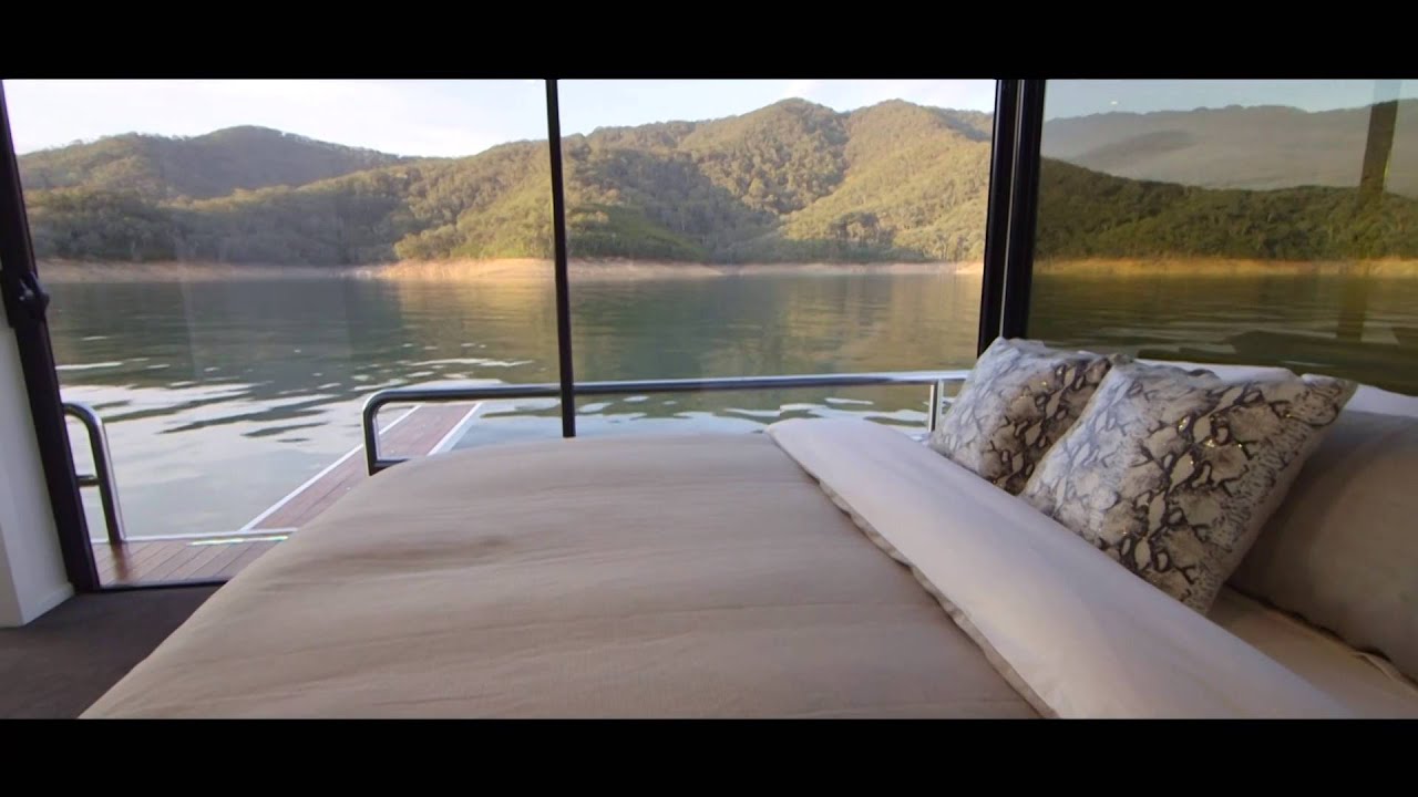 Lake Eildon Houseboat 'Infinity'