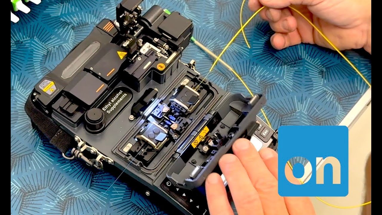 Svařov&aacute;n&iacute; optick&yacute;ch kabelů a vl&aacute;ken (Fusion Splicing)