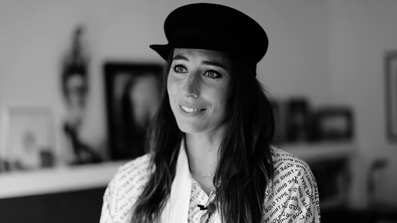 L'OFFICIEL NL's mysterious women... Iris Hond!