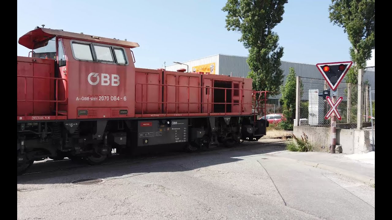 Bahnübergang Wechselblinker alter Bauart, Traiskirchen 2/2