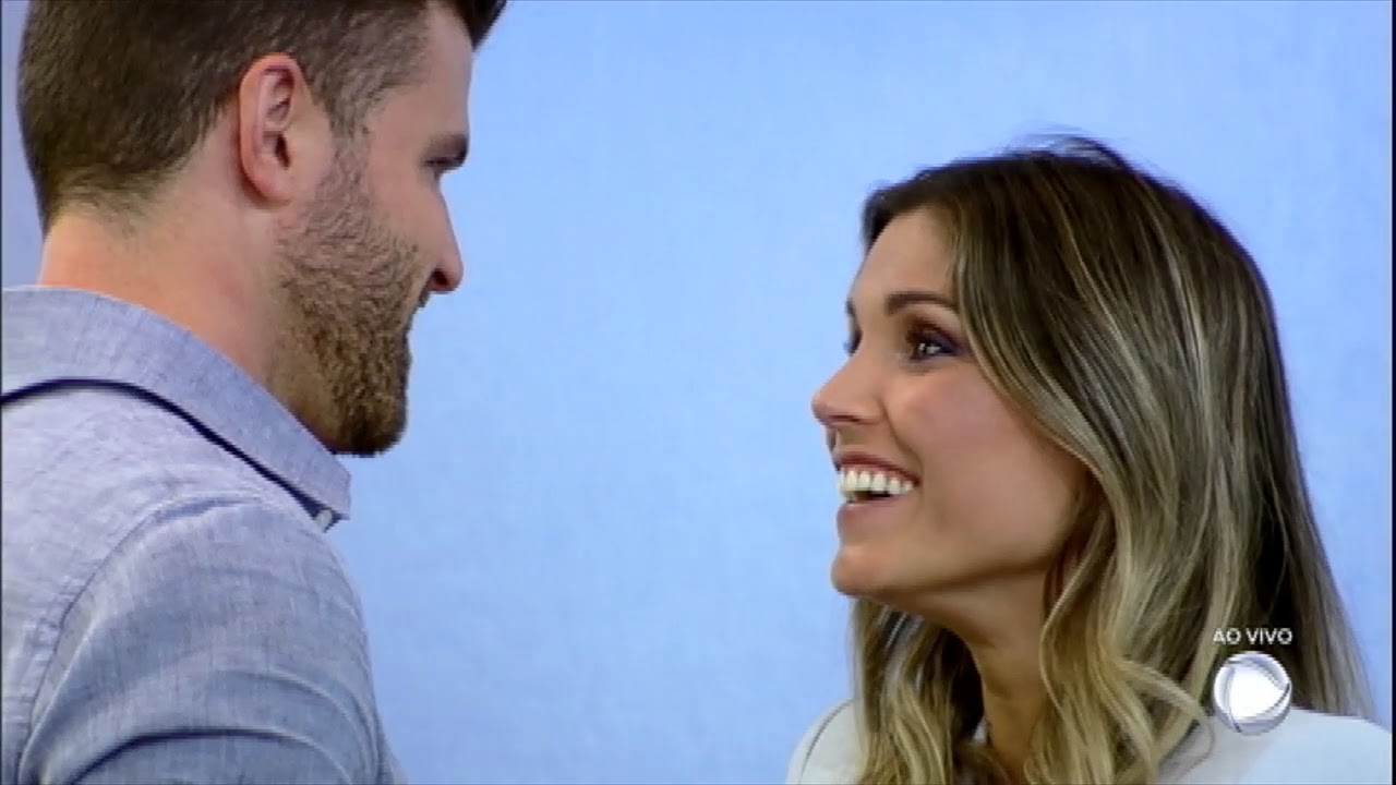 Flavia se declara para Marcelo no Hoje em Dia