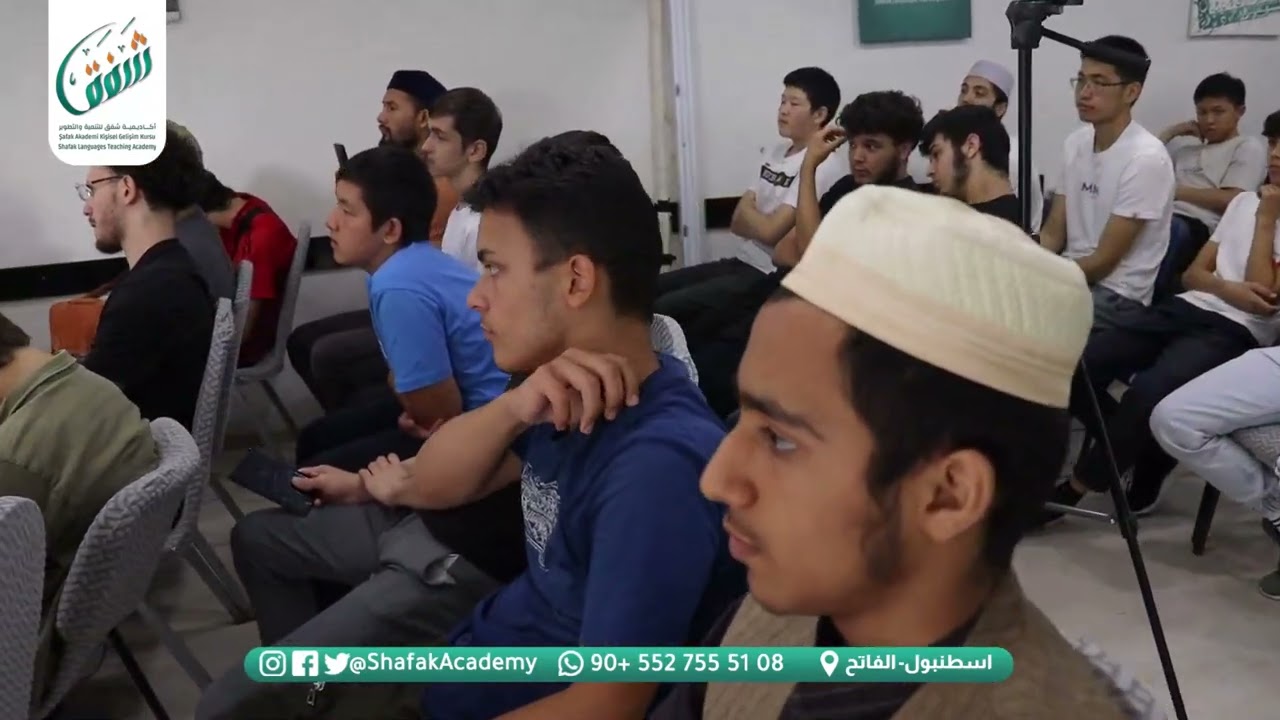 حفل تكريم عدد من طلاب اللغة العربية لغير الناطقين بها بعد إكمالهم المساق العلمي المقرر في أكاديم...