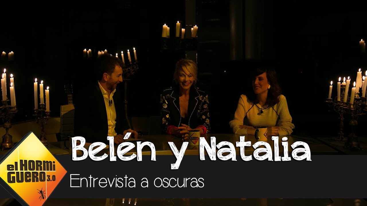 El plat&oacute; se oscurece durante la entrevista a Bel&eacute;n Rueda y Natalia de Molina - El Hormiguero 3.0
