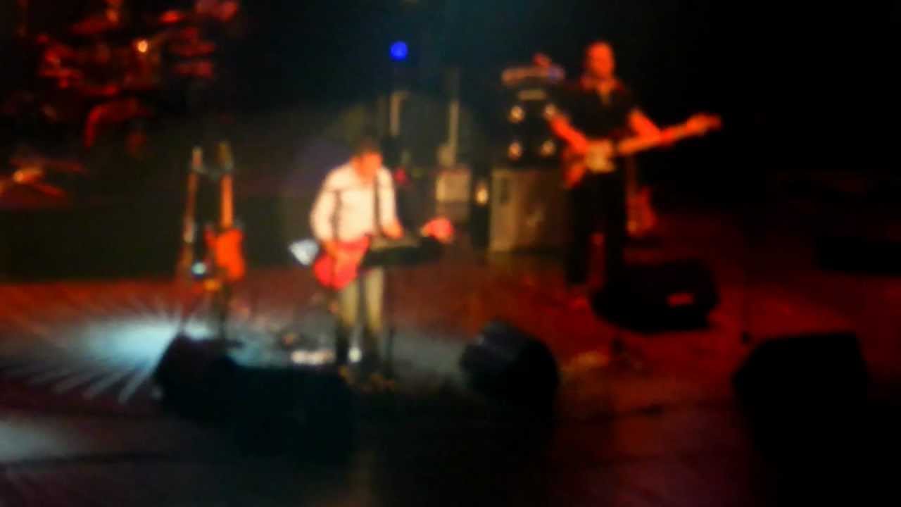 Dženan Lončarević - Izbegavam (Sava centar, 2.6.2012.) HD