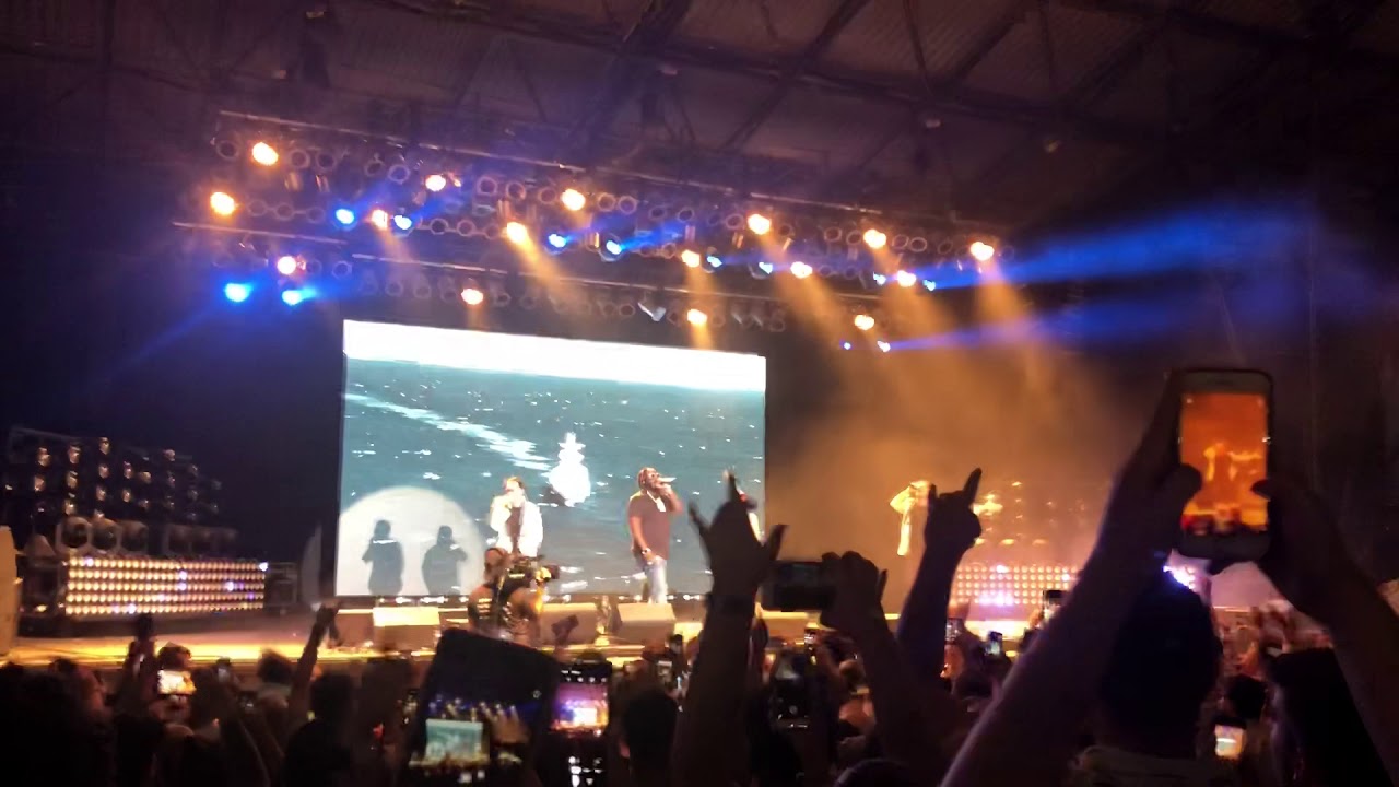 The Lonely Island performs I’m on a Boat with T-Pain