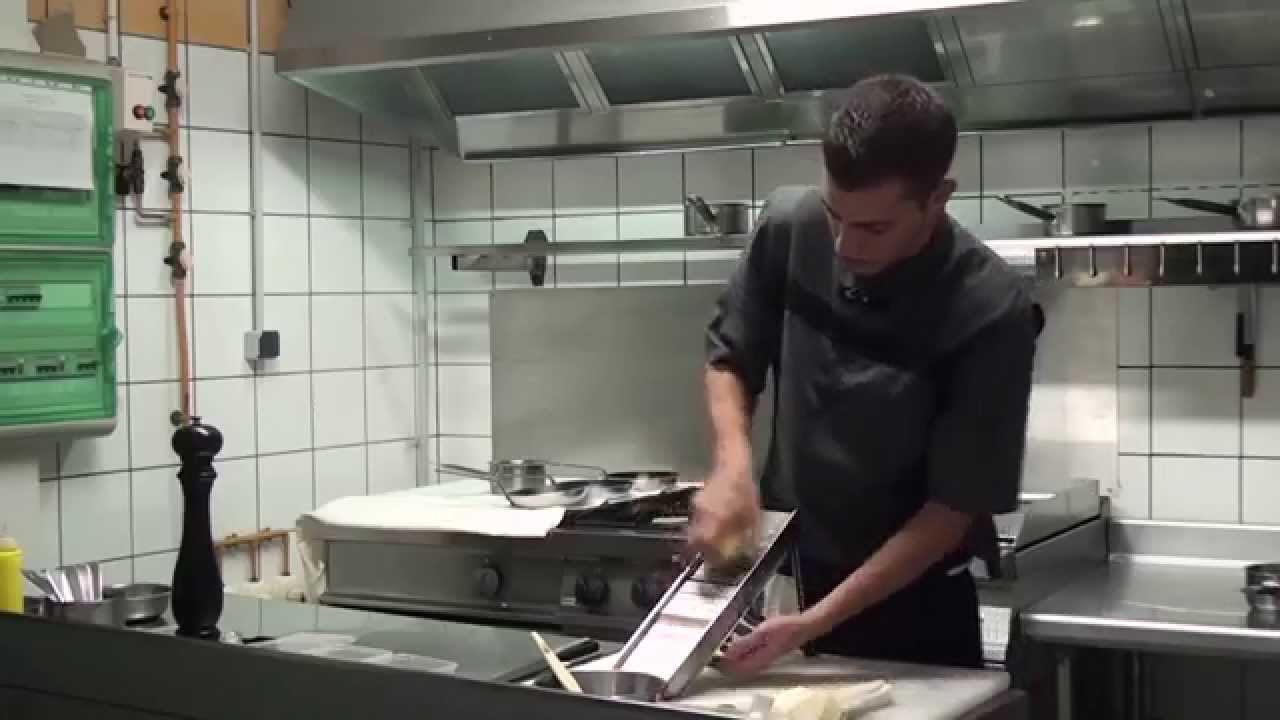 Noix de St Jacques et Opéra fondant de tubercules saveurs aux combavas sauce safranée au sauternes