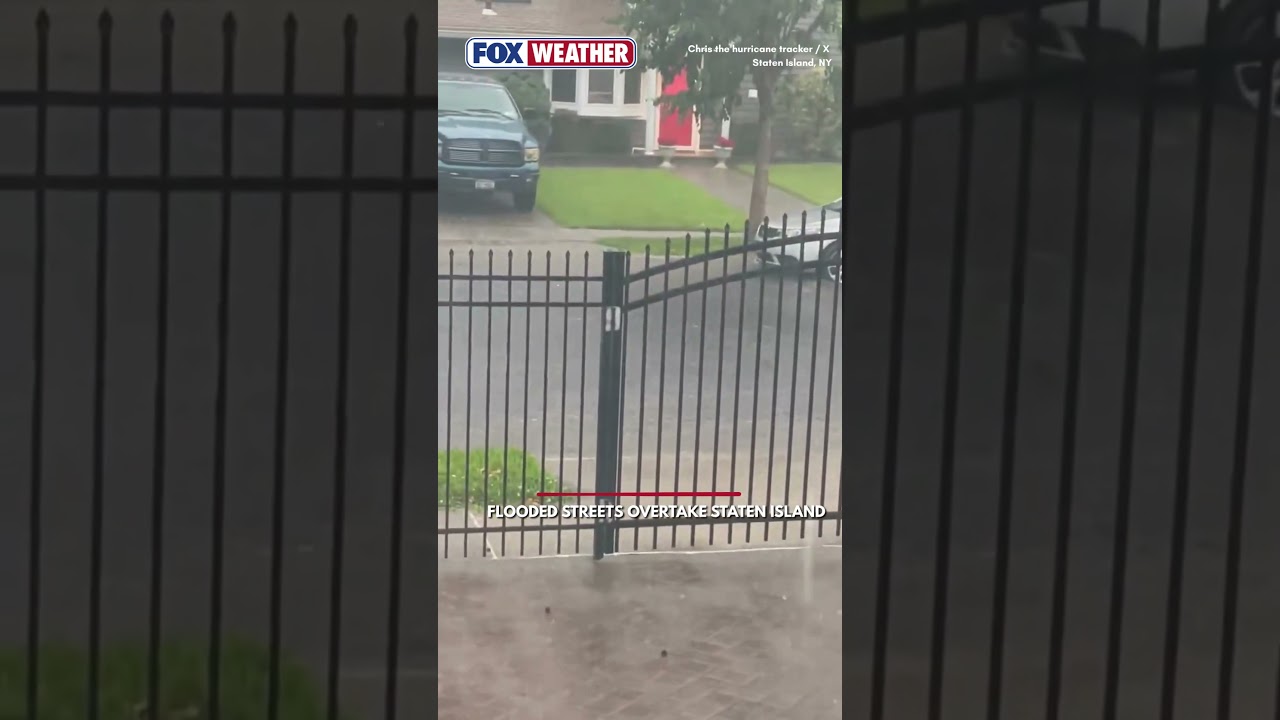 🌧️ ПОТОП В &laquo;БОЛЬШОМ ЯБЛОКЕ&raquo;: Жители Статен-Айленда, Нью-Йорк, столкнулись с суровыми погодными ус...