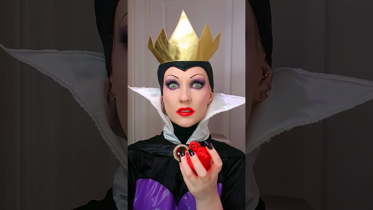 Evil Queen makeup transformation 👑 #cosplay #makeup #snowwhite #evilqueen #makeuptransformation