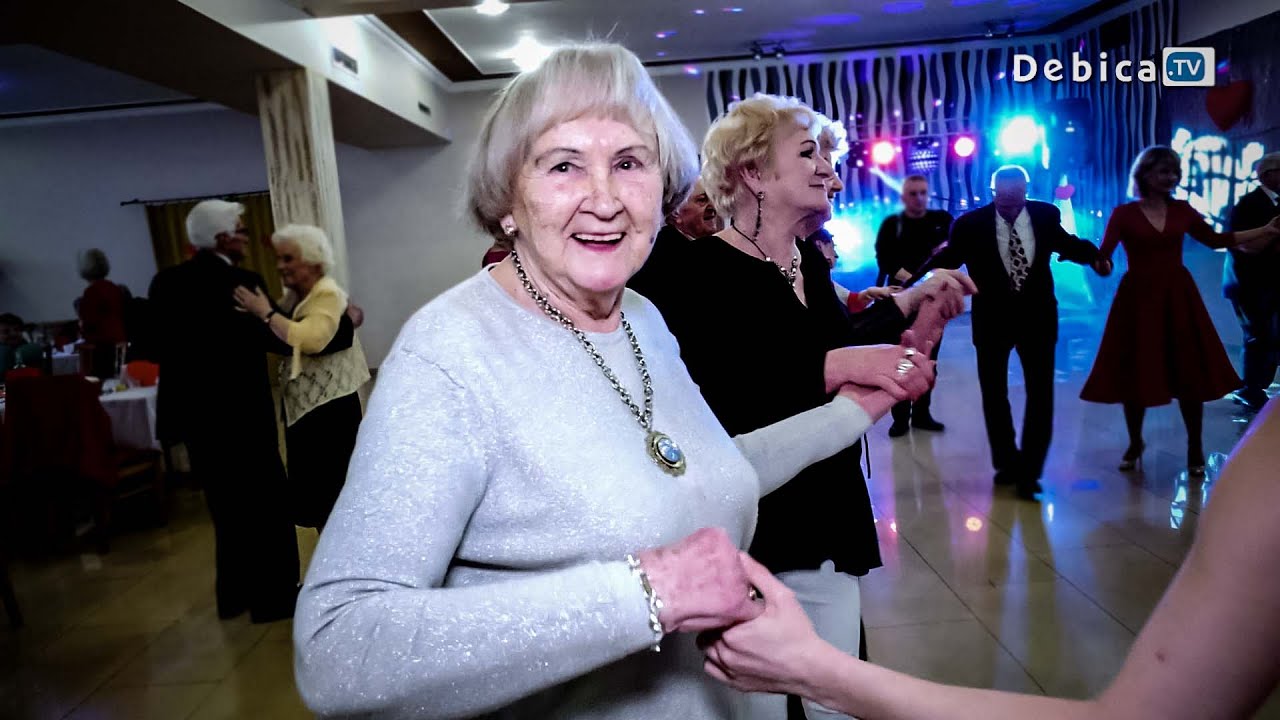 Dębiccy seniorzy pokazali, jak się bawić! Zabawa karnawałowo walentynkowa
