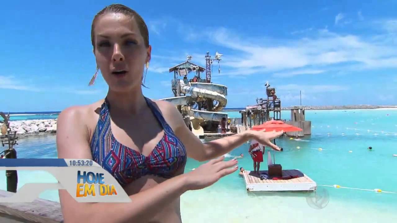 Ana Hickmann e o filho desembarcam em ilha paradisíaca
