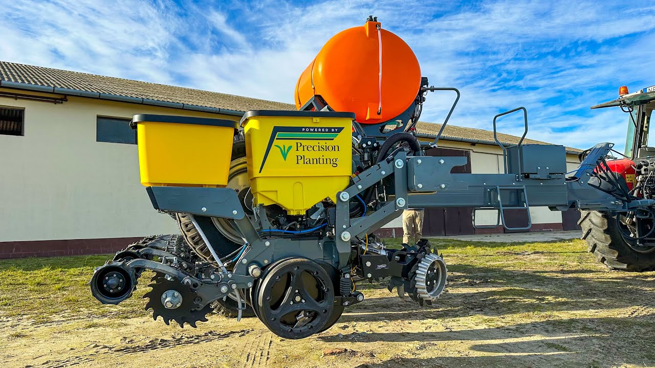 Újdonság! Akrea 8 soros szemenkénti vetőgép az Agrár Kreatív Kft.-től | Precision Planting