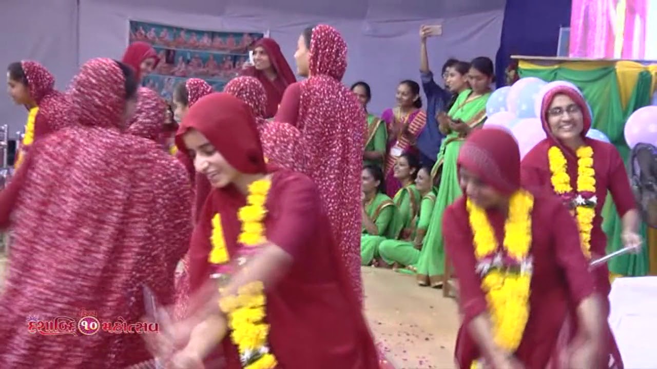 surat dasabdi mahostav pu.gadivala pu.lilaba 15-1 Ras amreli mandir