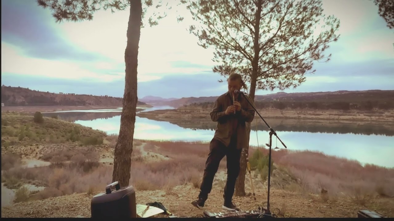 Live ethnic looping session, with latvian traditional Kokle and flutes.  By Karlis Rudra