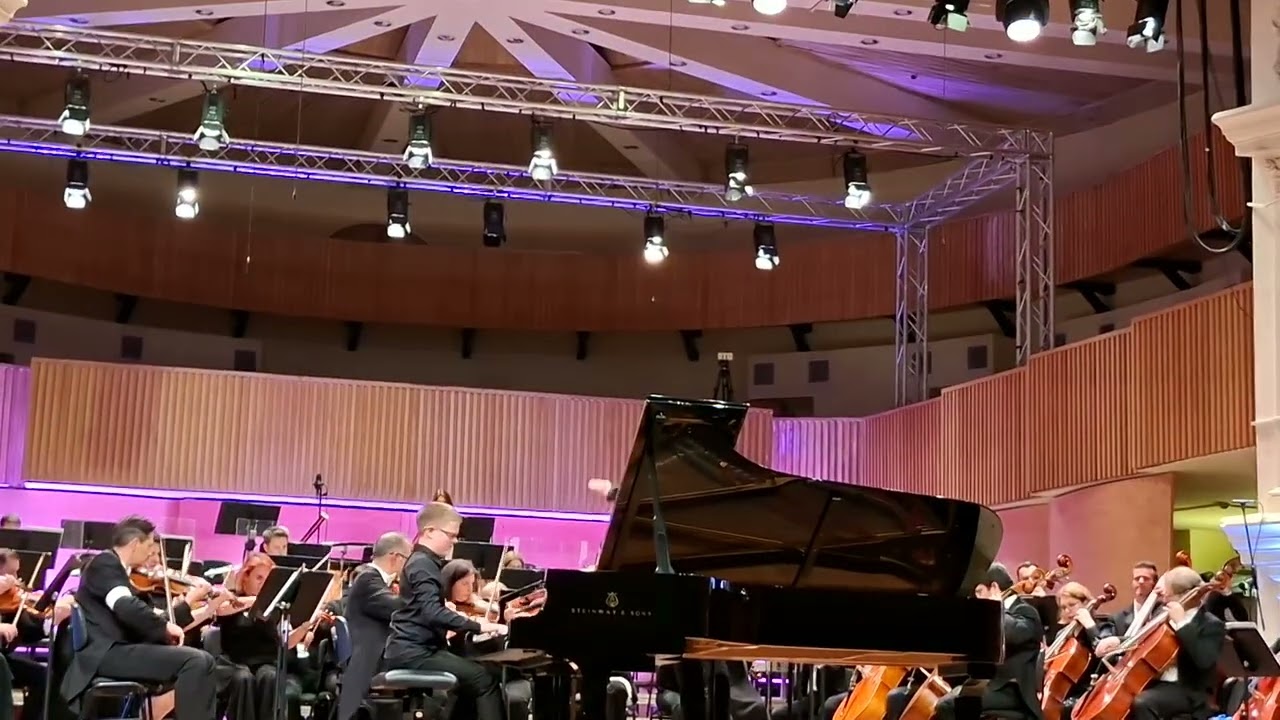 Petar Vidošević (13), Filarmonica de Stat Sibiu,conductor A.Vesel, prof. O. Cinkoburova Mendelssohn
