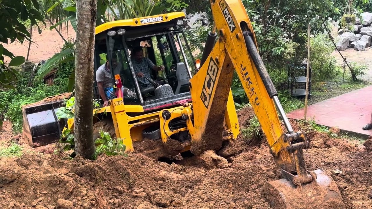 Jcb 3dx digging soil and making road