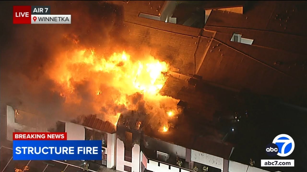 1 person hospitalized after large fire breaks out at commercial building in Los Angeles