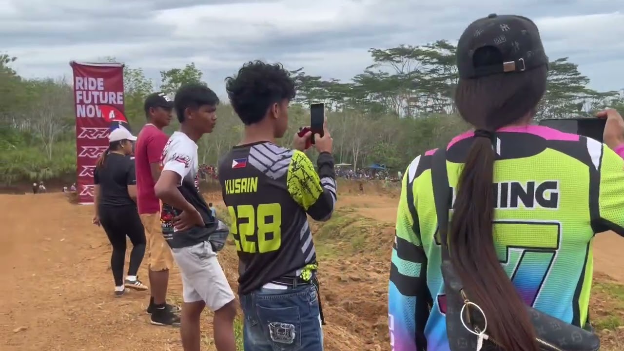 Sumemplang poh tayu guys 1st heat 50cc category, BRC MINDANAO WIDE MOTOCROSS SERIES. 