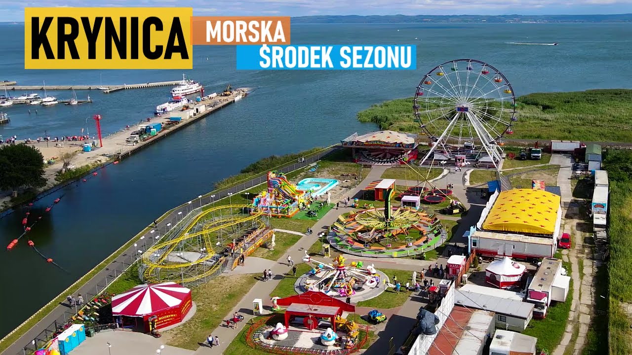 Krynica Morska w środku sezonu. Centrum miasta i deptak przy przystani i porcie