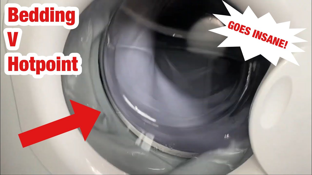 Hotpoint Aquarius WMA37 washing machine || How will it handle a bedding load? *MACHINE GOES CRAZY*