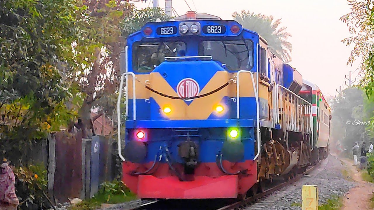 পঞ্চগড়ের উদ্ধেশ্যে ঢাকা ছাড়ে একতা এক্সপ্রেস Akota Express Train left  Dhaka komlapur Rail station