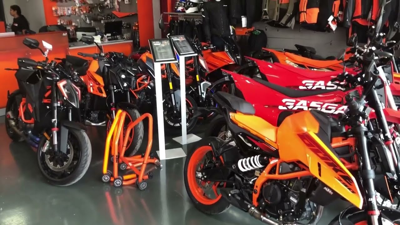 ANB KTM Dubai during renovation #ktm #ktmduke #ktmrc390