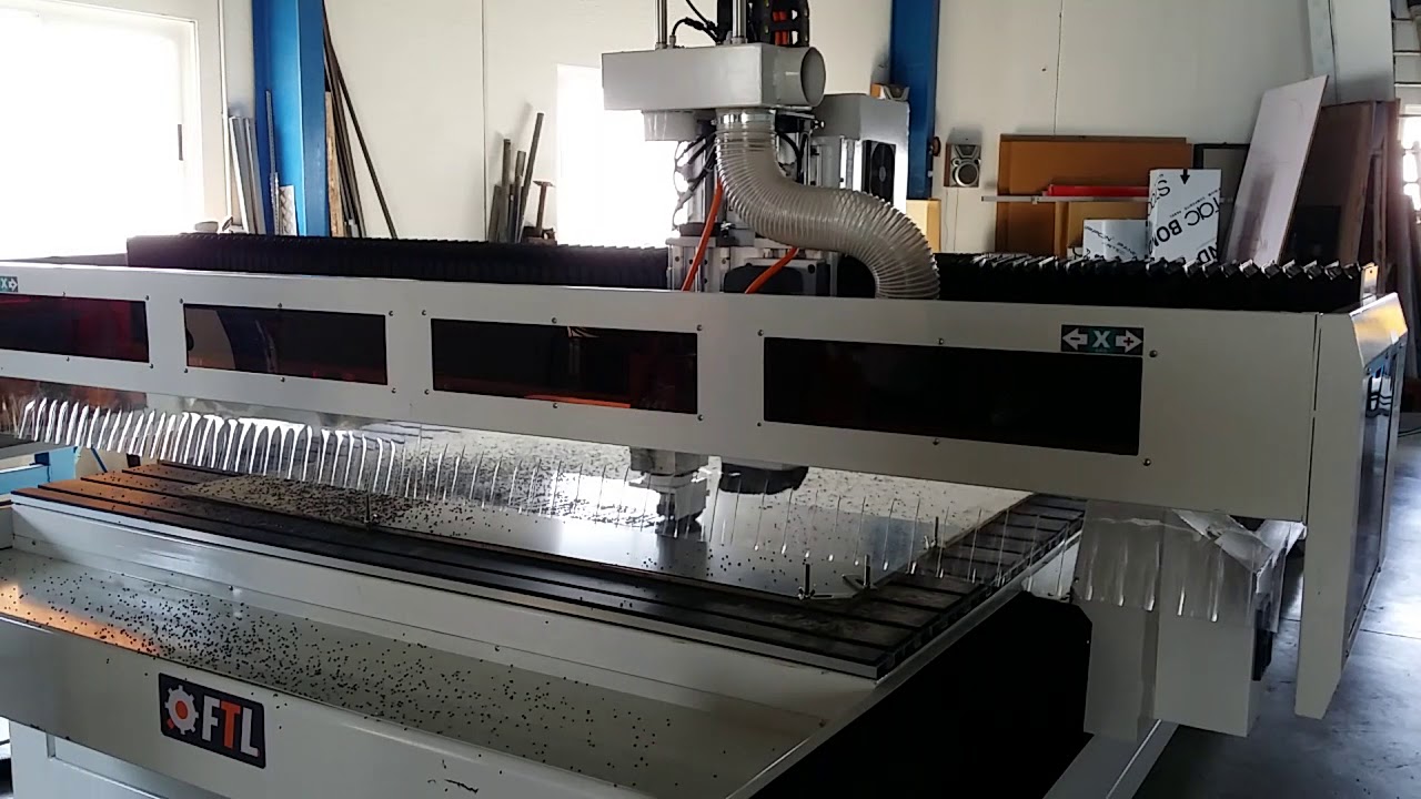 Fresadora CNC FTL-2060 por composite