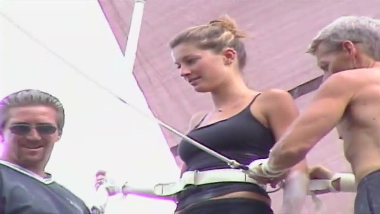 Gisele Bundchen at Richie Gaonas trapeze