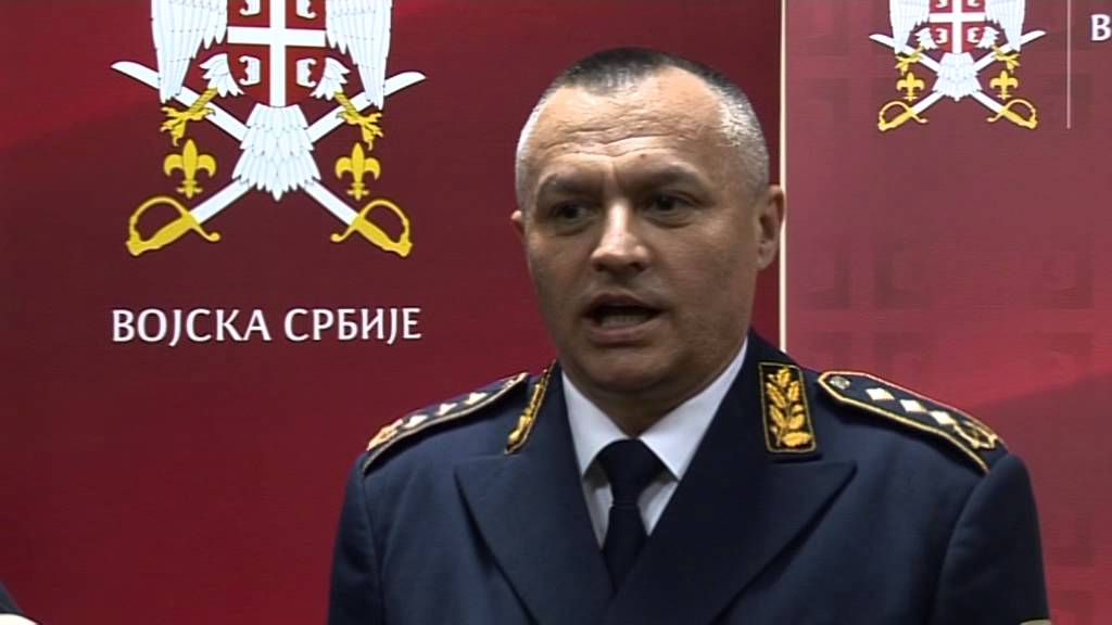 ISDU-LJUDI; OFICIRSKI BAL U NIŠU, autor Milena Vidojkovic