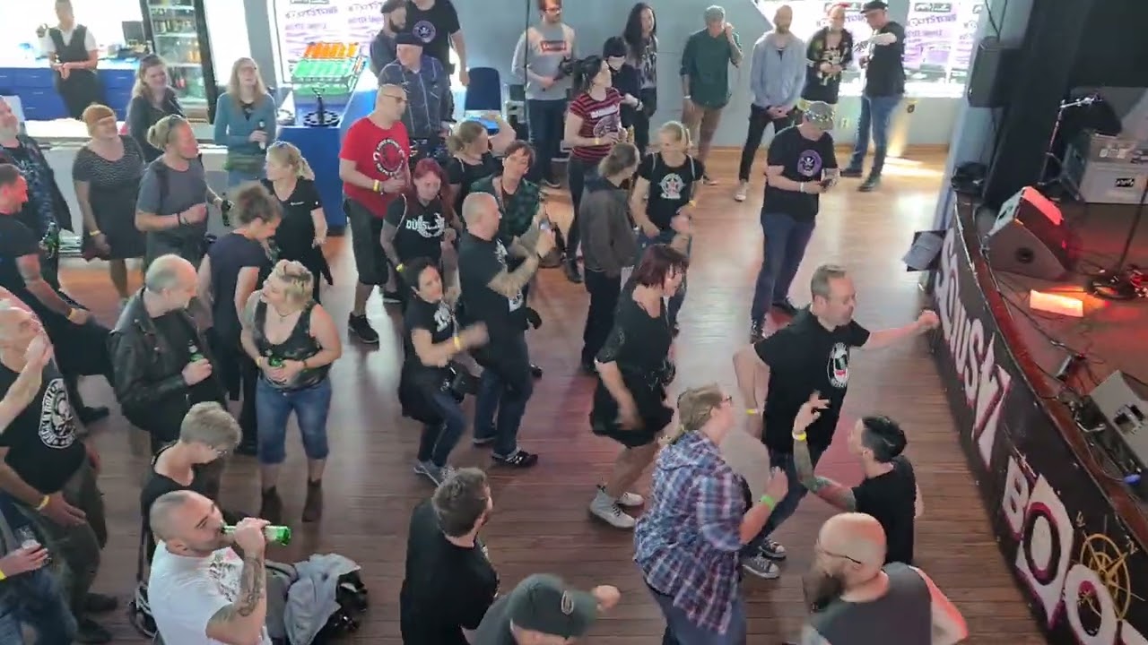 Butterwegge Band - Tanzende Punks (Live bei der Sojus7 Bootstour)