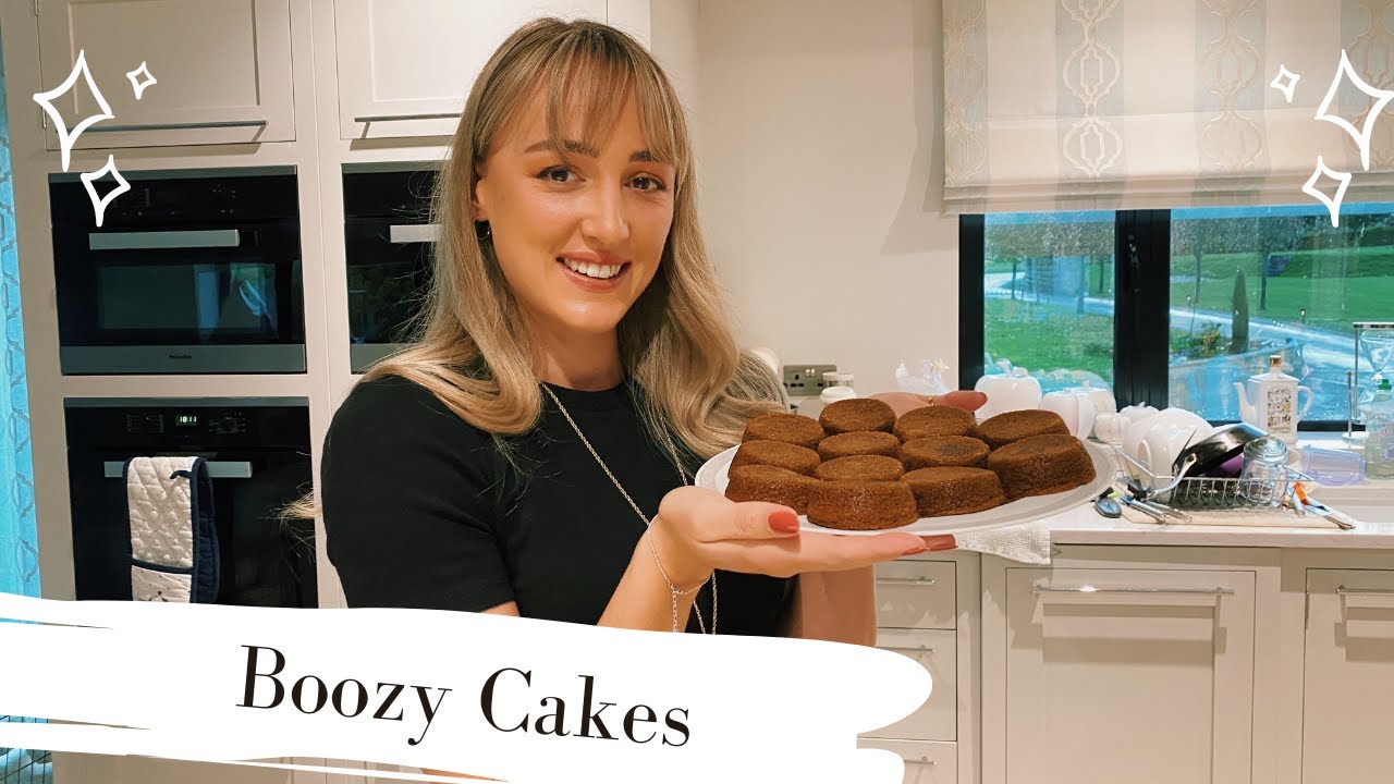 Boozy Apple Cider Cakes | All Things Yazz