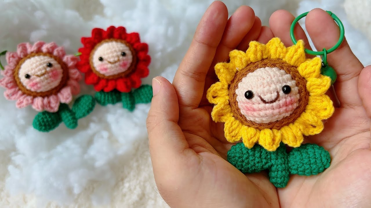 Crochet flower keychain || Hướng dẫn móc móc khoá hoa đơn giản nhất.