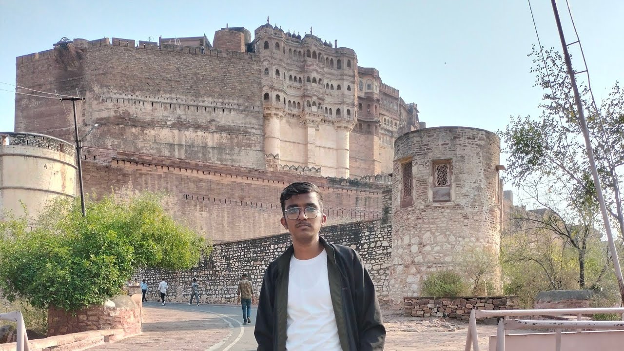Aai Ham Ja Rahe hai jodhpur 😀 with college friends 