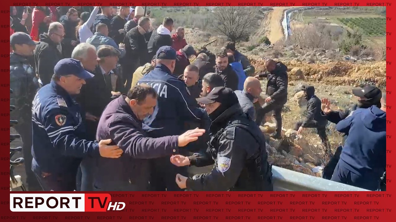 Shtohen protestuesit në Rrjoll, thyejnë xhamat e eskavatorëve dhe kabinave të ‘Gener 2’!