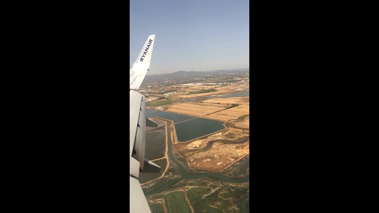 Landing in Faro airport (Algarve)