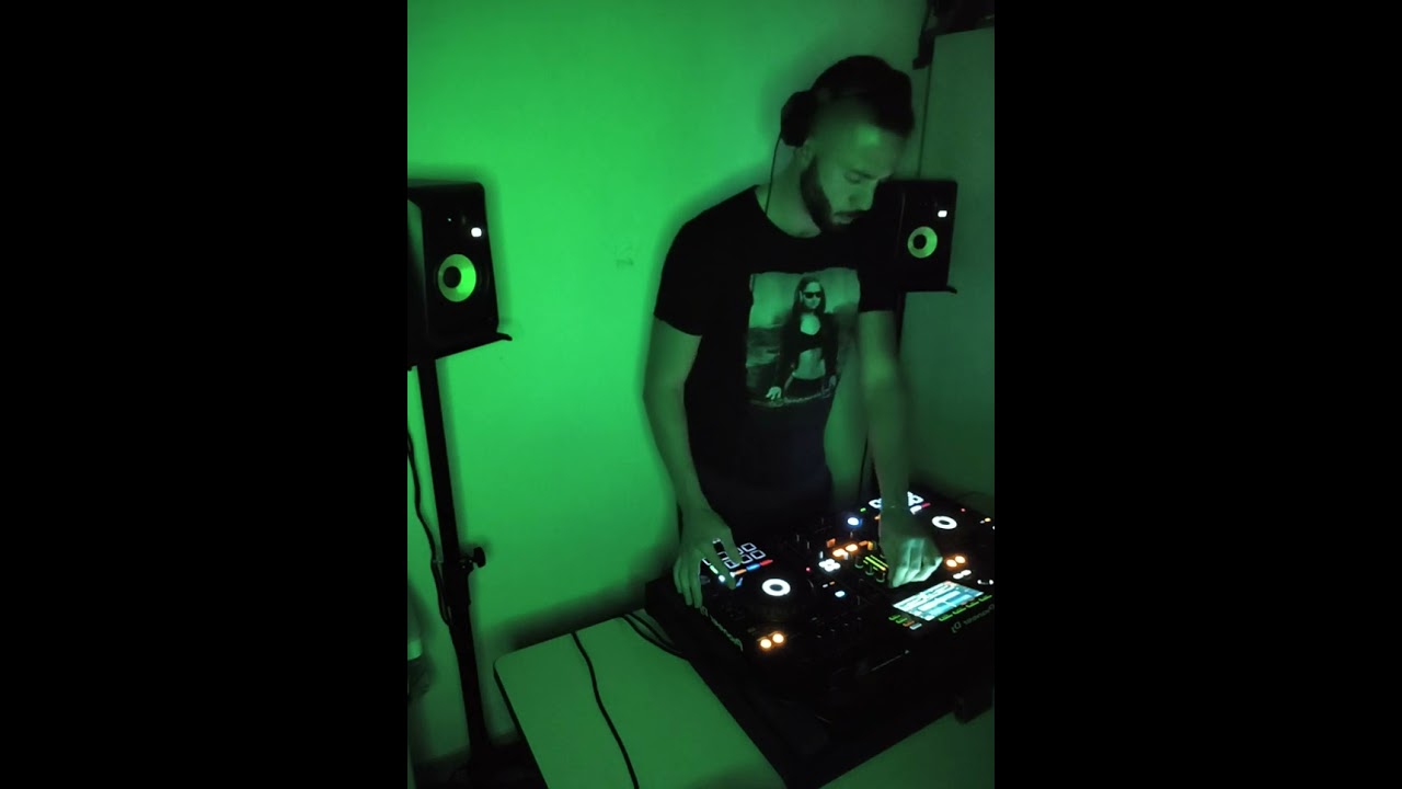 @caiodjmusic - Mixing at home!! #dj set