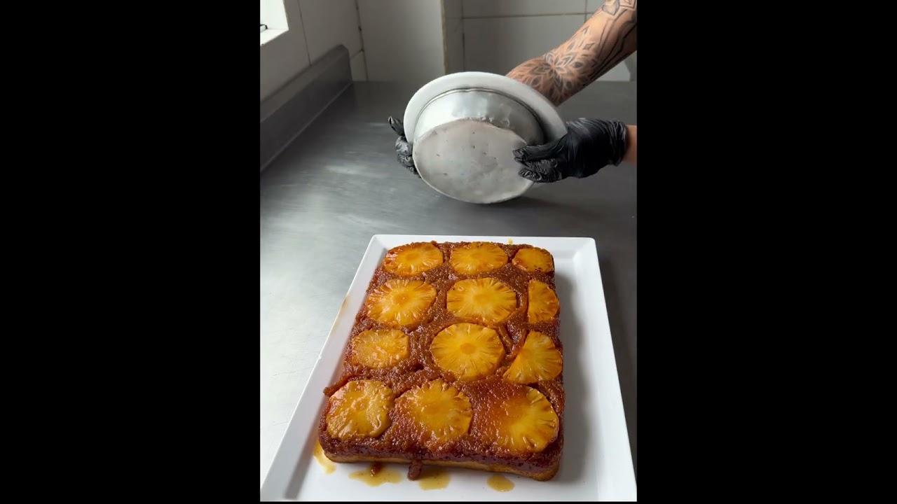 🍍 BOLO CARAMELIZADO DE ABACAXI – SIMPLES, MOLHADINHO E IRRESISTÍVEL! 🍍