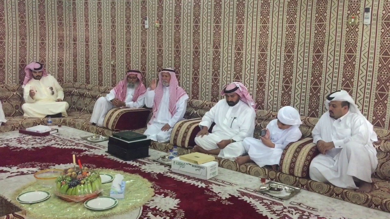 الشيخ : مهدي بن مسفر بن خنز في ضيافة ، آل جابر المداوسة .