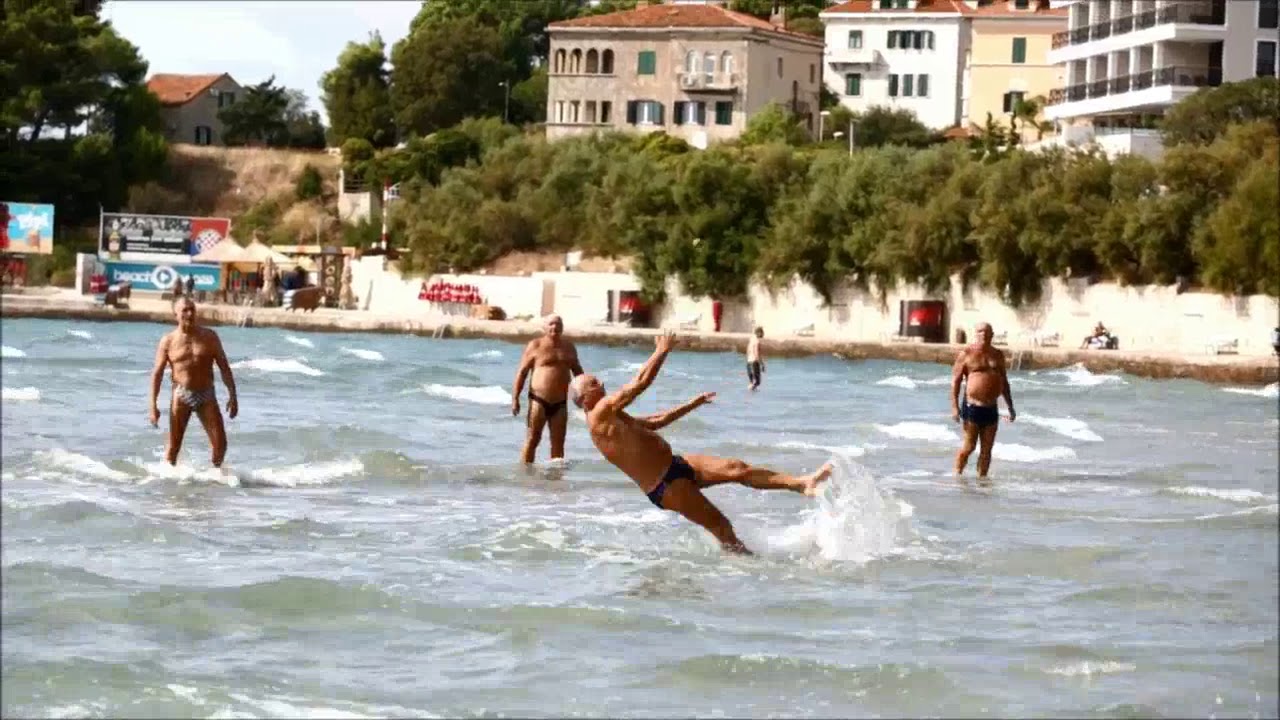 Prvi dan jeseni na splitskoj plaži Bačvice