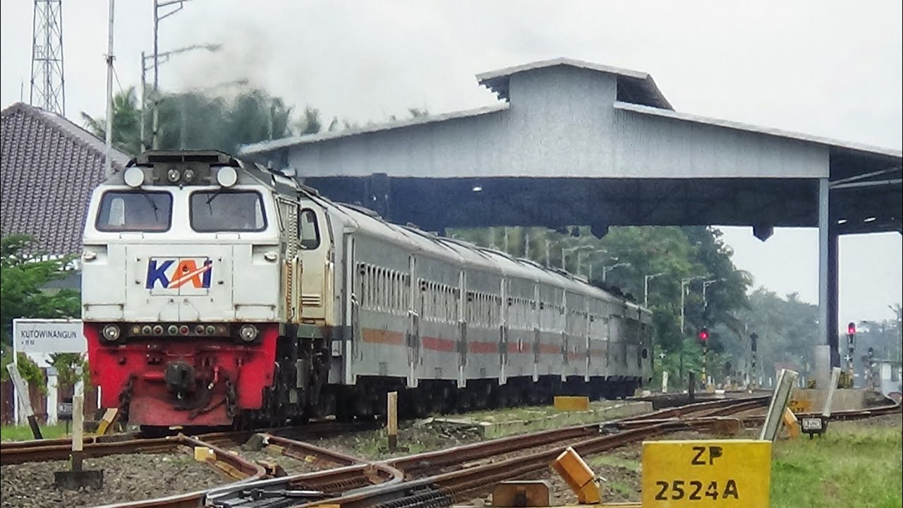 STASIUN KUTOWINANGUN, BERADA DI ANTARA 2 STASIUN BESAR DAN MEMBERHENTIKAN KERETA API !