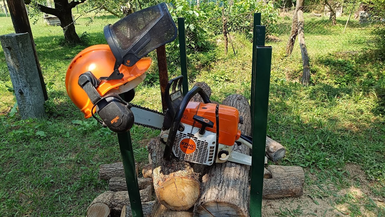 STIHL MS 341 és a tűzifa kuglizó kaloda, favágó keret, fűrész állvány