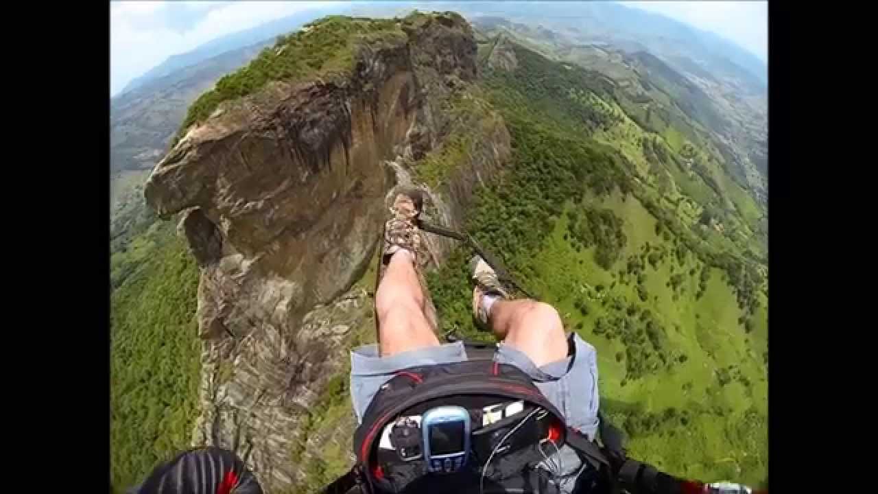 Voando na Pedra do Baú.