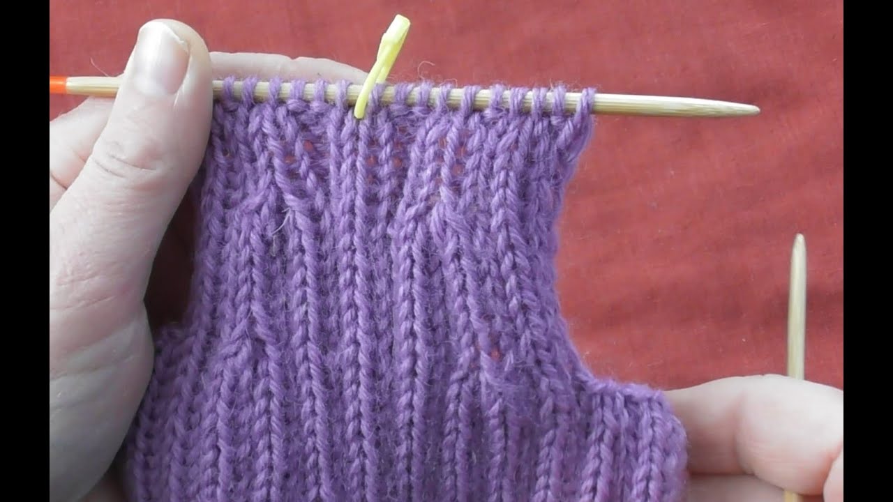 Diminuzioni con rifinitura incorporata per scollo a V o raglan bottom up