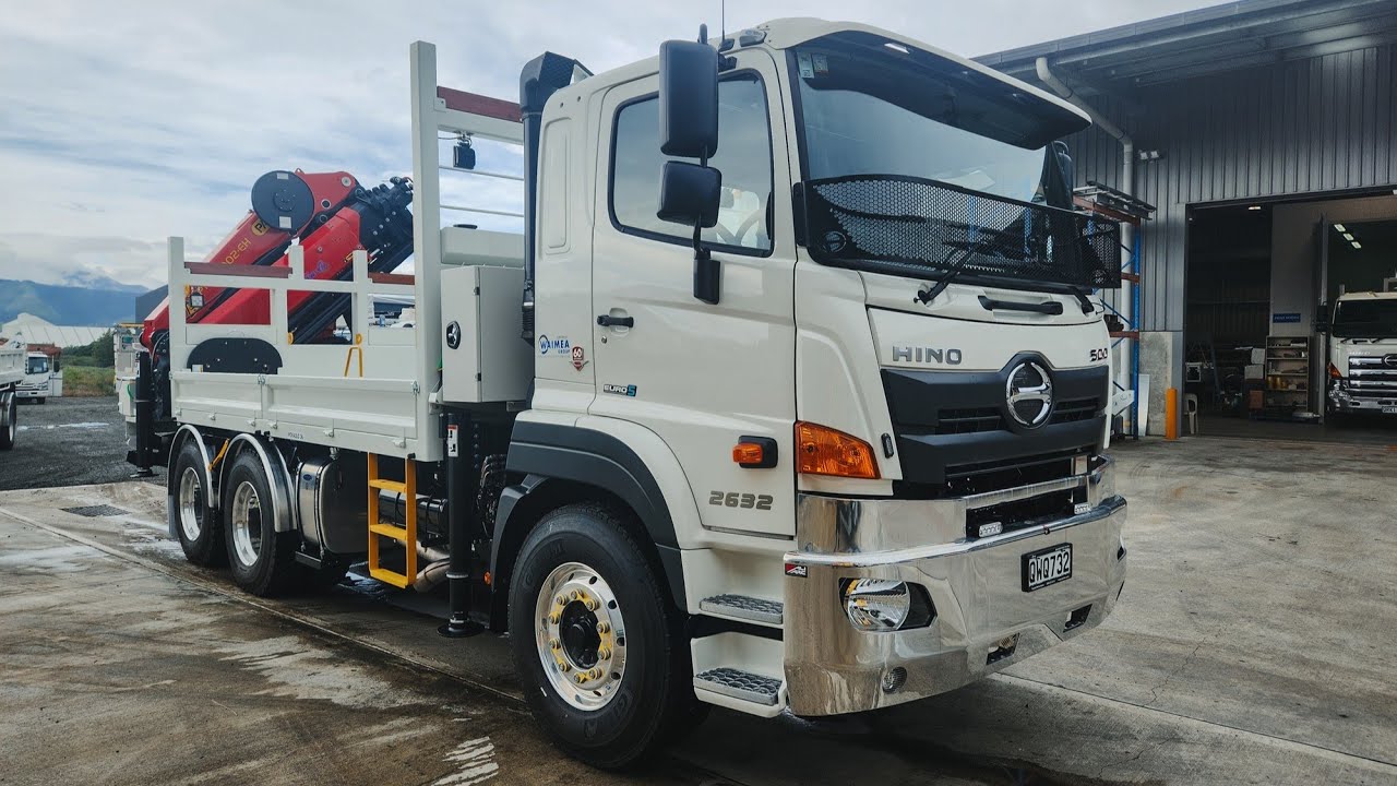 Why Line Mechanics Will Love This New Crane Truck...