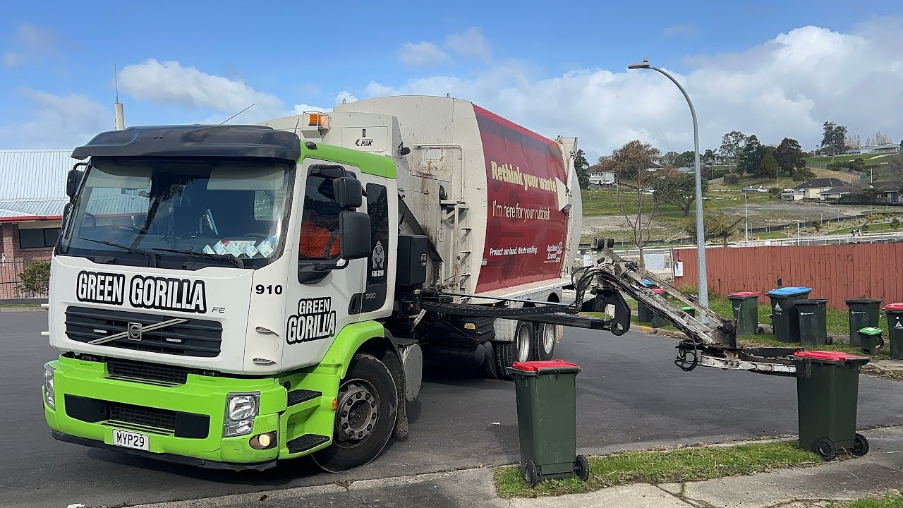 Windy Auckland Garbage Collection 910