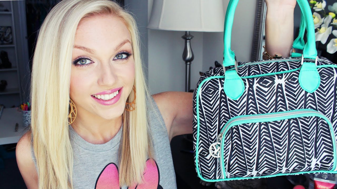 What's In My Travel Makeup Bag?
