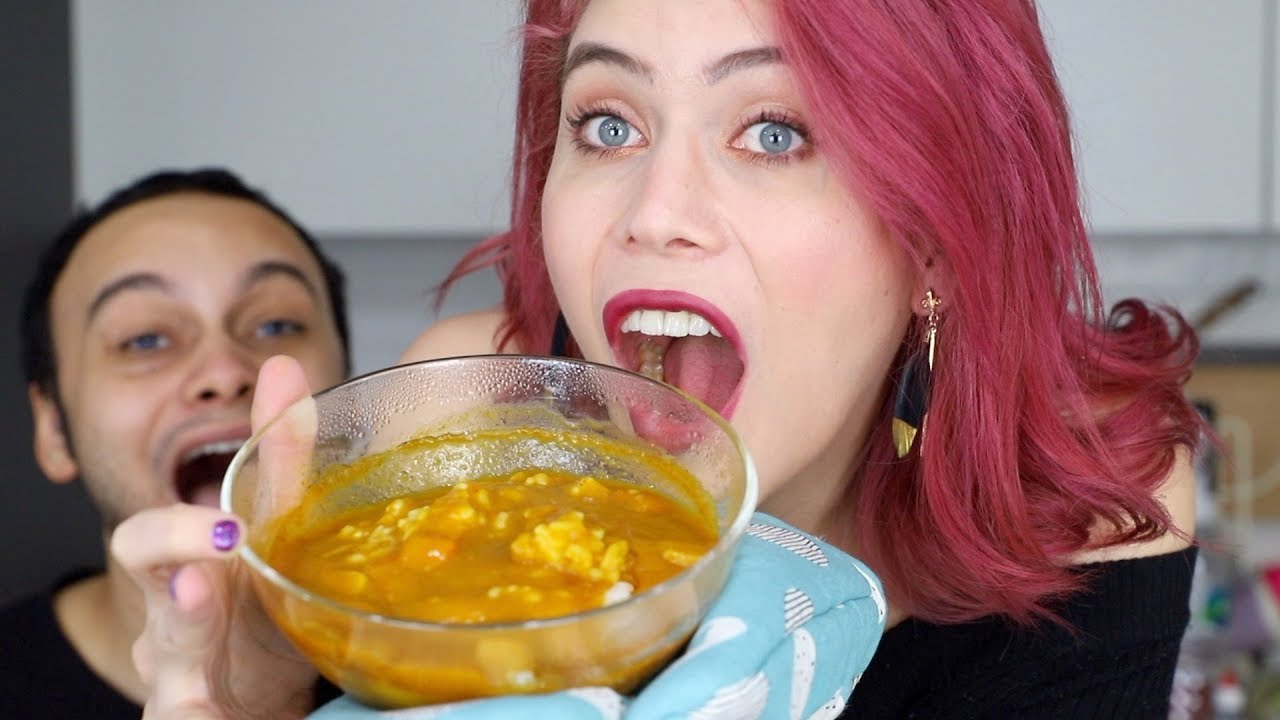 PROVANDO CURRY COREANO QUE FICA PRONTO EM 2 MINUTOS